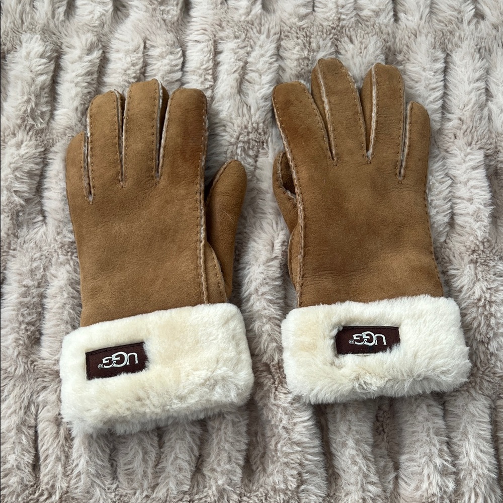 UGG Shearling Suede Gloves – Chestnut - image 1